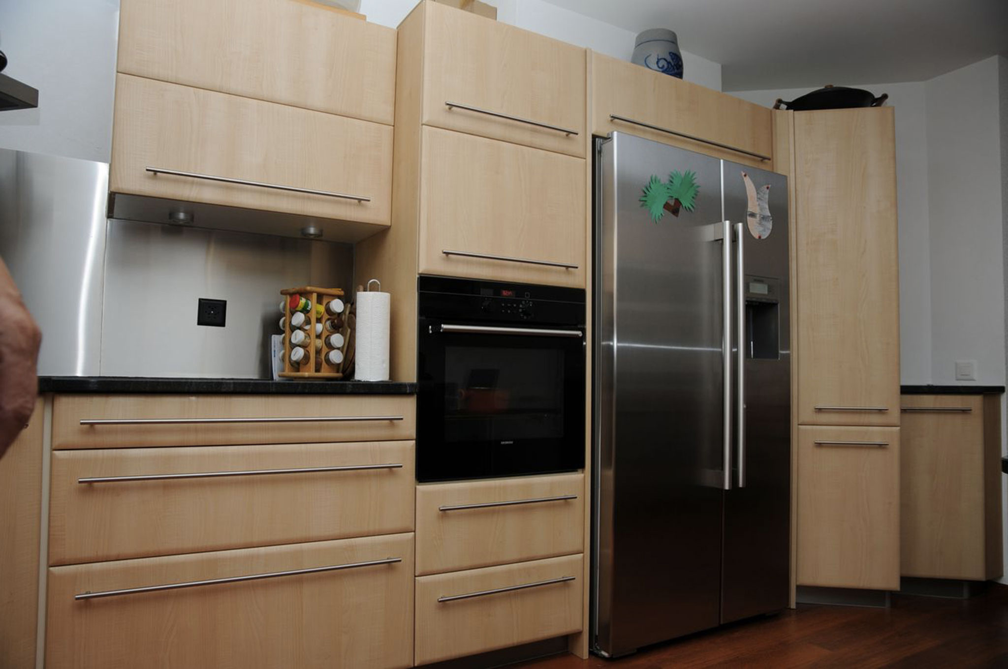 Comment intégrer un frigo américain dans une cuisine ?